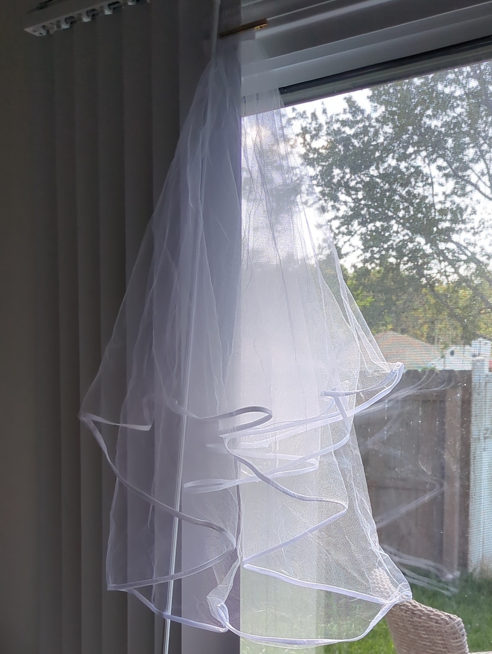 2 Wedding Veils & 1 Lace Arm Sleeves